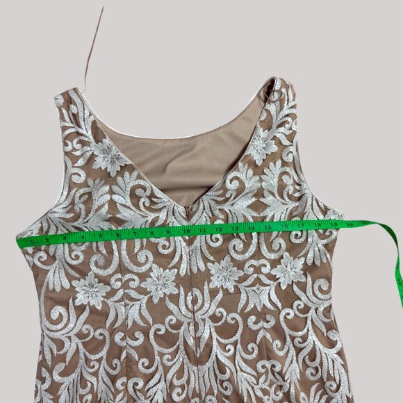 Elegant Beige and White Floral Dress - Picture 13 of 16